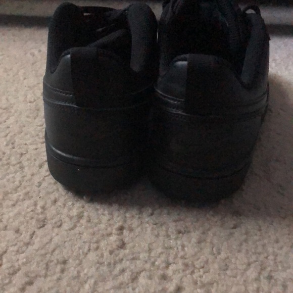 Tennis shoes - Picture 6 of 7